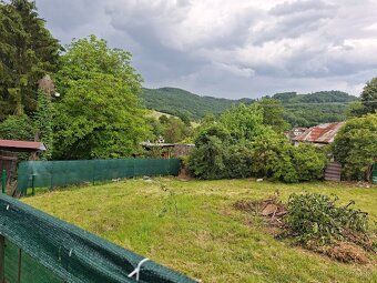 Sell family house + new extension in quiet surroundings.