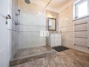 B10 Vám ponúka na predaj veľký 6 izb. rodinný dom s garážou 