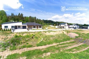 Číslo ponuky: 8475 - Ponúkame na predaj STAVEBNÝ POZEMOK O V