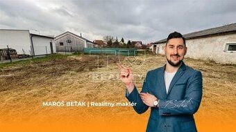 TUreality Vám ponúka na predaj pozemok o výmere 600 m2 v obc