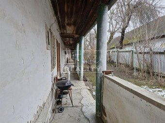 LAND PLOT WITH AN OLDER HOUSE AND ARABLE LAND FOR SALE - BISKUPOVA