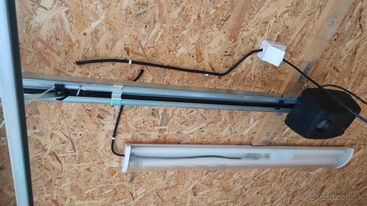 Predám garáž (18,5 m²) s elektrikou v Prievidzi, časť Vlčie 