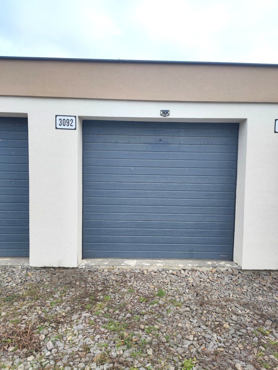 Predám garáž (18,5 m²) s elektrikou v Prievidzi, časť Vlčie 