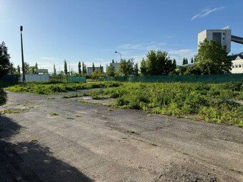 Popis objektu:pozemok:3000m2, z toho 2000m2 betónová plocha,