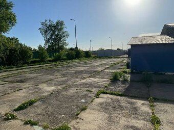 Popis objektu:pozemok:3000m2, z toho 2000m2 betónová plocha,