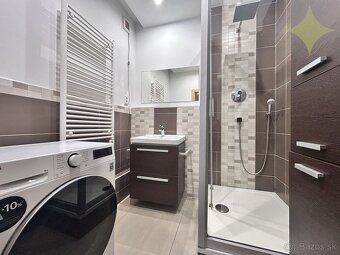 On behalf of the owner I offer for rent a nice 3 bedroom apartment after complete…