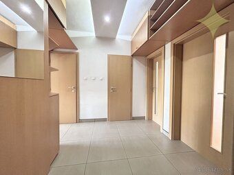 On behalf of the owner I offer for rent a nice 3 bedroom apartment after complete…