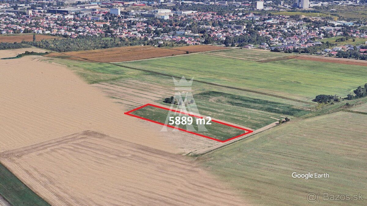 Ponúkame na predaj rovinatý pozemok – ornú pôdu v katastráln