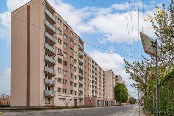 SHARK REAL offers for sale a spacious 3-room apartment of in