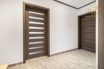 SHARK REAL offers for sale a spacious 3-room apartment of in