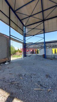 Ponúkame Vám exkluzívne len u nás
na predaj výrobnú halu kom