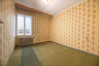 We offer for sale a 7-room two-generation family house with land