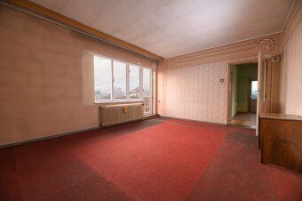 We offer for sale a 7-room two-generation family house with land