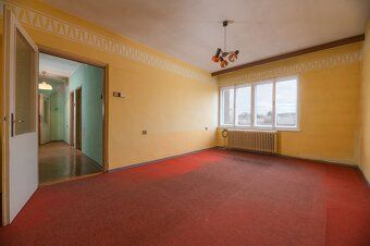We offer for sale a 7-room two-generation family house with land