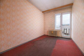 We offer for sale a 7-room two-generation family house with land