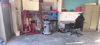 I offer for rent fully equipped car repair shop measuring 23 square meters