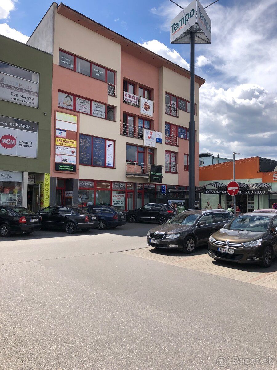 Obchodné priestory ( alebo na služby a kancelárie )v centre 