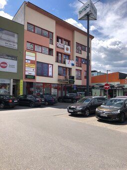 Obchodné priestory ( alebo na služby a kancelárie )v centre 