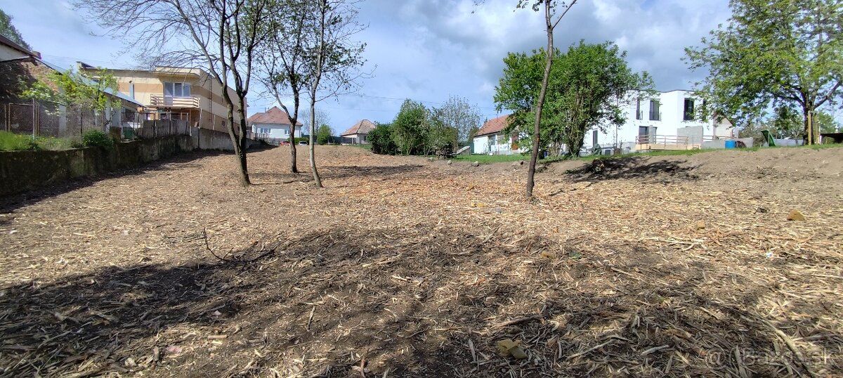 I am offering for sale a building plot in the center of Majcichov village with