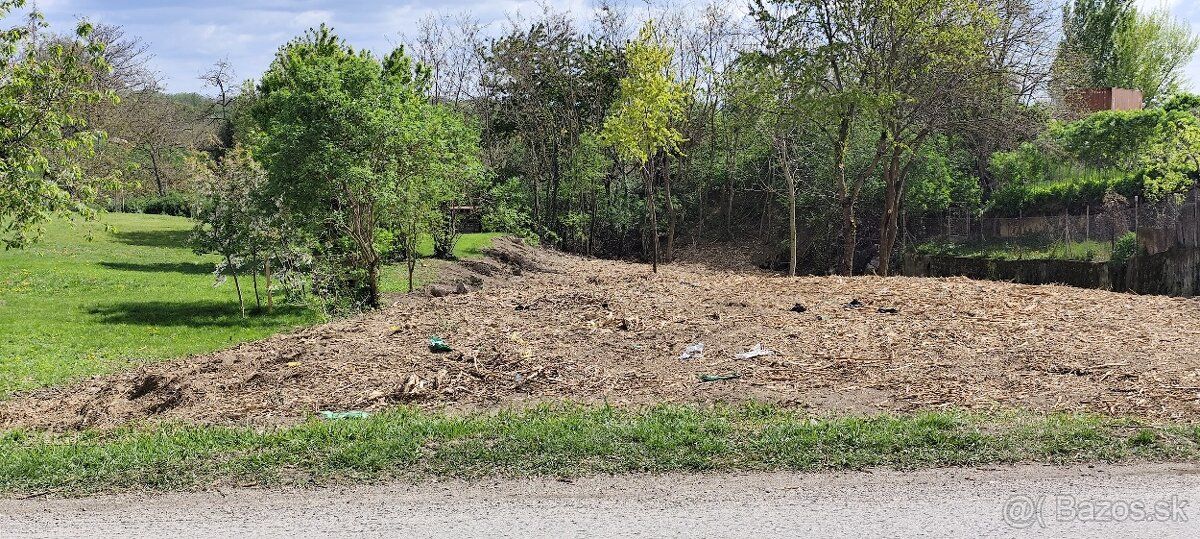 I am offering for sale a building plot in the center of Majcichov village with
