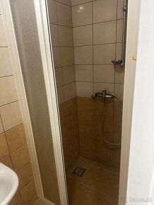Ponúkame na prenájom priestory na služby a pivnicu pri pries