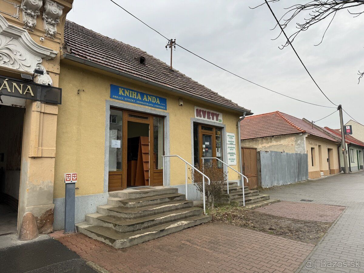 Dám do dlhodobého prenájmu obchodny priestor v centre Hlohov