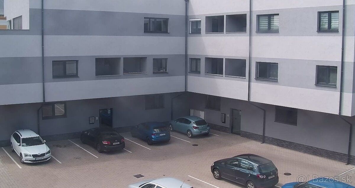 Dám do prenájmu 2 izbový byt holobyt s kuchynskou linkou a s