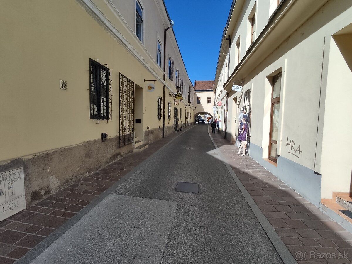 Ponúkame možnosť prenájmu steny na reklamný banner na polyfu