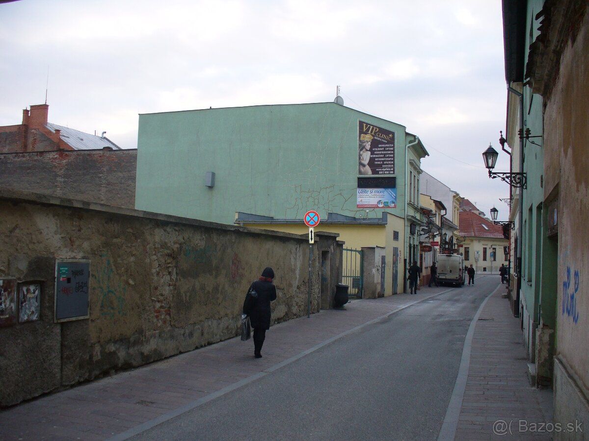 Ponúkame možnosť prenájmu steny na reklamný banner na polyfu