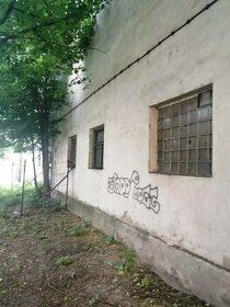 Ponúkame na predaj v centre mesta Veľký Meder podnikateľskú 