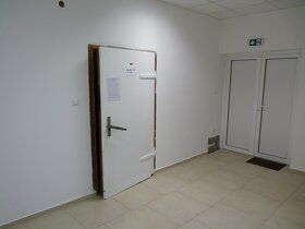 Tel: 0908 715 715, Ponúkam na dlhodobý prenájom obchodný pri