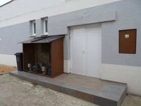Tel: 0908 715 715, Ponúkam na dlhodobý prenájom obchodný pri