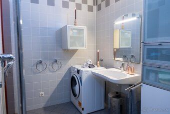 We offer for sale an exceptional 3-room apartment located in prestigious and peaceful…