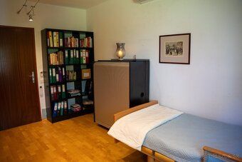 We offer for sale an exceptional 3-room apartment located in prestigious and peaceful…
