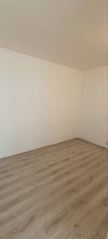 I offer for rent a 1-bedroom apartment on Hatvaniho Street, the apartment is partially…