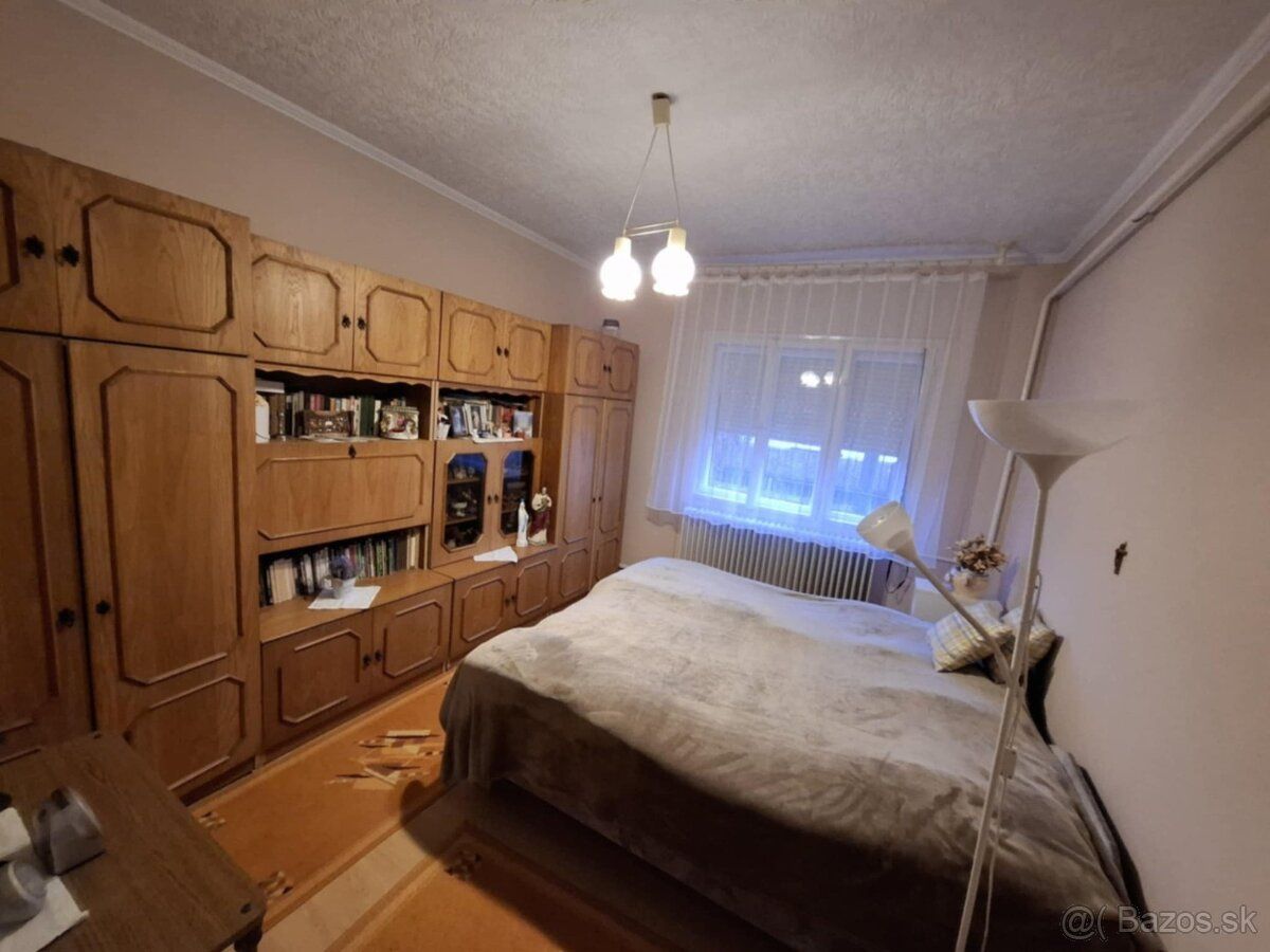 Rodinný dom sa nachádza sa v tichej obci len 28 minút od hra
