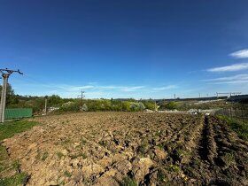 Ponúkame výhradne na predaj stavebný pozemok o výmere 2640m²