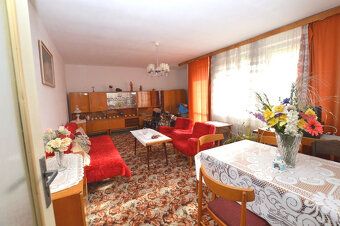 I am offering for sale a large two-story semi-detached house with 2 cadastral numbers and a…