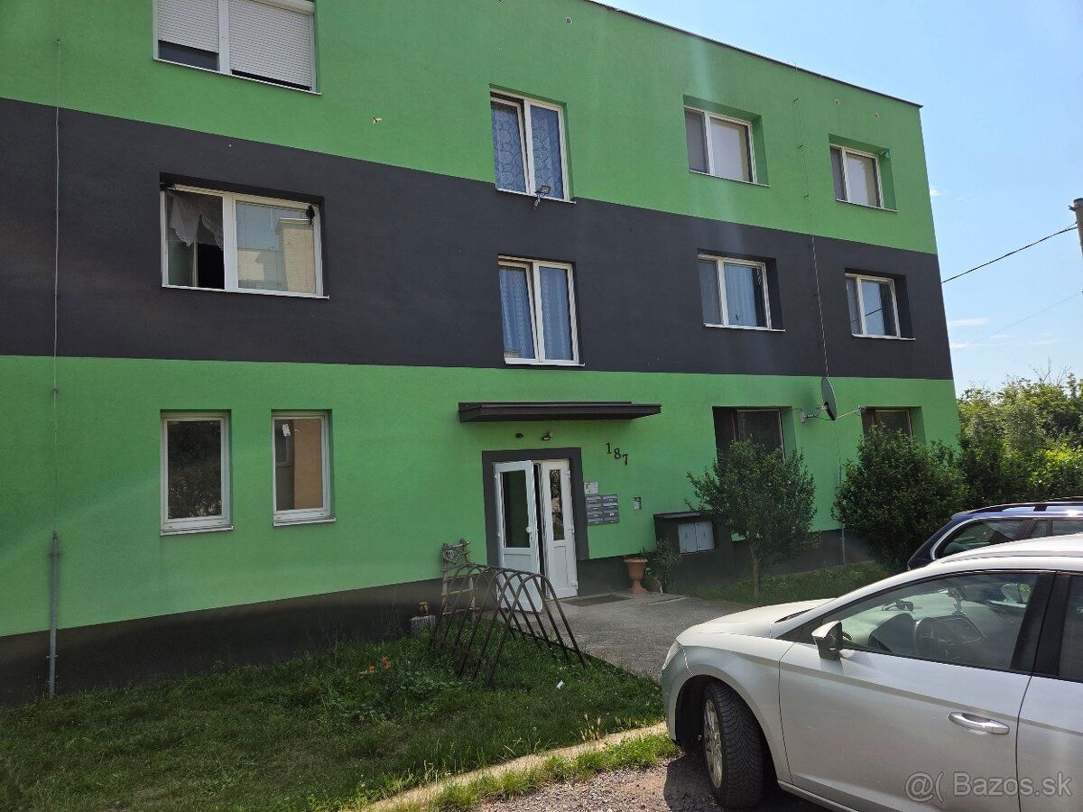 Predam dvojizbovy byt na Sklabinej v povodnom stave. Prizemn