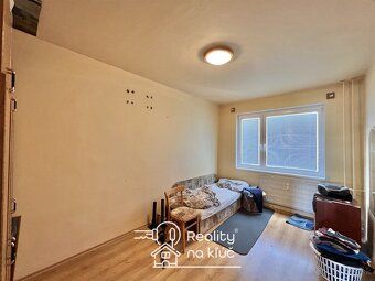 ONLY WITH US. Key Ready Real Estate offers for sale a spacious 3-bedroom apartment with a loggia on J.