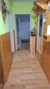 🏡 Na predaj veľký 3-izbový byt na 2. poschodí z 3.
✅ Základn