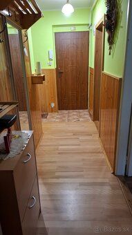 🏡 Na predaj veľký 3-izbový byt na 2. poschodí z 3.
✅ Základn
