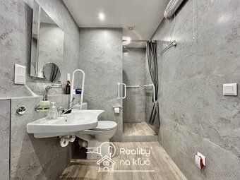 Reality na kľúč ponúka na prenájom zariadenú garsónku po kom