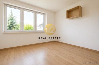 Maroš Vereš +421 904 086 200 e-mail:
V2 real estate ponúka n