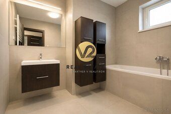 Maroš Vereš +421 904 086 200 e-mail:
V2 real estate ponúka n