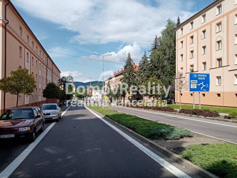 Ponúkame na predaj tehlový 3+1 izbový byt v Handlovej, v šir