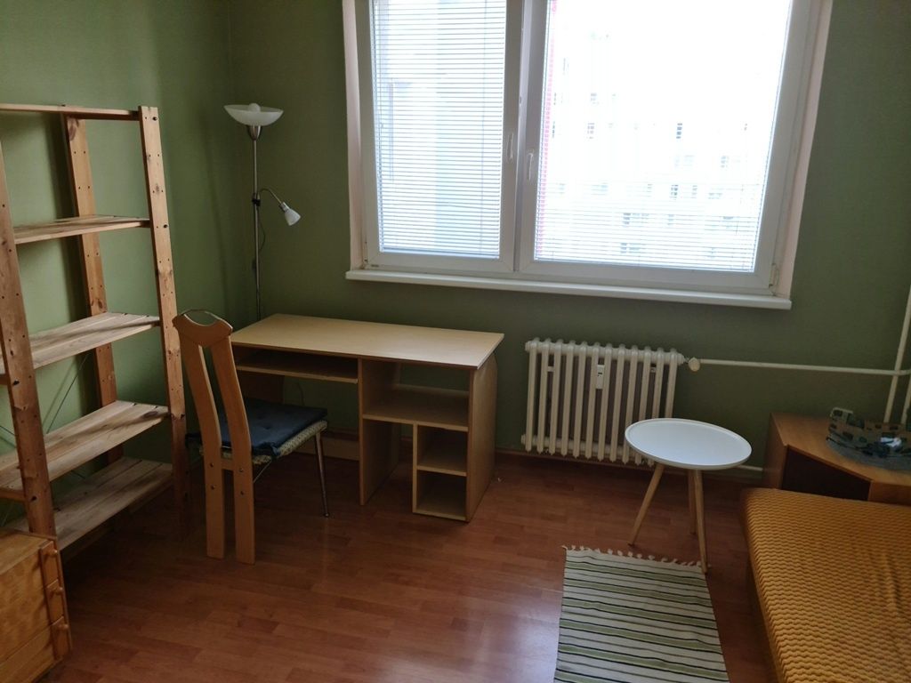 Samostatná, nepriechodná izba v rámci 3 izb. bytu na začiatk