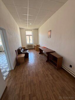 Prenájom kancelárie v Brezne - centrum, vymera priestoru cca