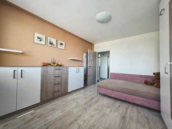 DIRECTLY FROM THE OWNER! Fully renovated 4-room apartment with garage in Suchohrad: I am…