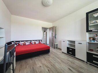 DIRECTLY FROM THE OWNER! Fully renovated 4-room apartment with garage in Suchohrad: I am…